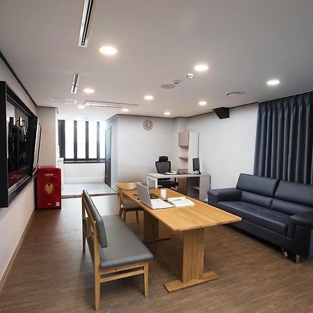 Cinema House Hotel In Busan Eksteriør billede